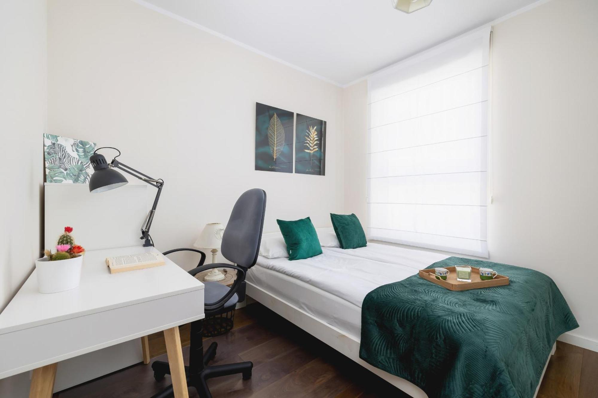 Apartamento Przytulny Na Wroclawskiej Z Parkingiem W Krakowie By Renters Cracovia