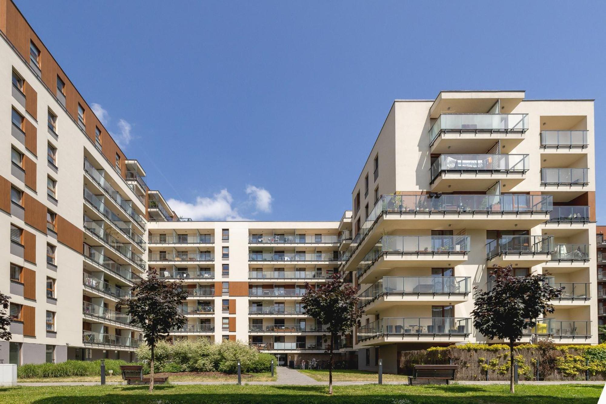 Apartamento Przytulny Na Wroclawskiej Z Parkingiem W Krakowie By Renters Cracovia